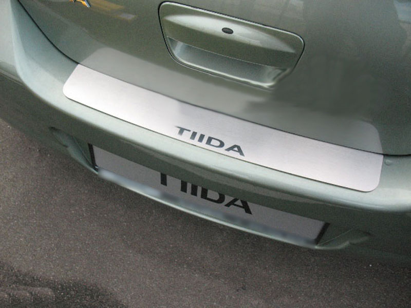 Накладка на бампер Nissan Tiida '2007-> (прямая, хетчбек, исполнение Premium) NataNiko
