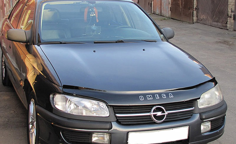 Дефлектор капота Opel Omega (B) '1994-1999 (с логотипом) Vip Tuning