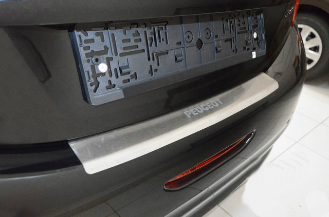 Накладка на бампер Peugeot 208 '2012-2019 (с загибом, исполнение Premium) NataNiko
