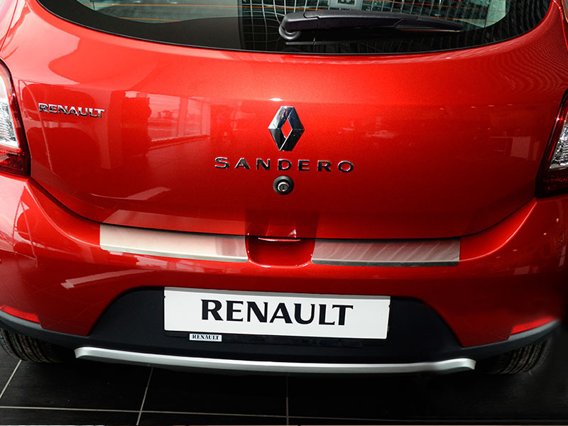 Накладка на бампер Renault Sandero Stepway '2013-> (с загибом, исполнение Premium) NataNiko