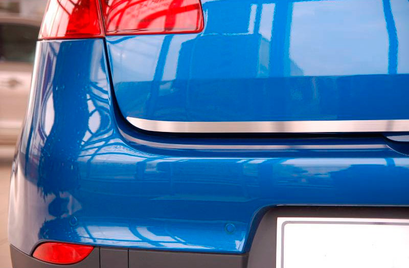 Накладка на нижнюю кромку багажника Suzuki Splash '2008-> (матовая) Alufrost
