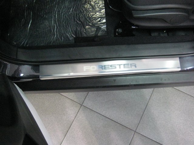Накладки на пороги Subaru Forester '2008-2012 (исполнение Premium) NataNiko