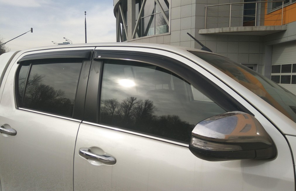Дефлекторы окон Toyota Hilux '2015-> EGR