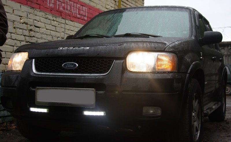 Дефлектор капота Ford Escape '2000-2007 (с логотипом) Vip Tuning