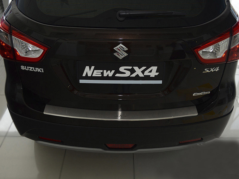 Накладка на бампер Suzuki SX4 '2013-> (с загибом, хетчбек, исполнение Premium) NataNiko