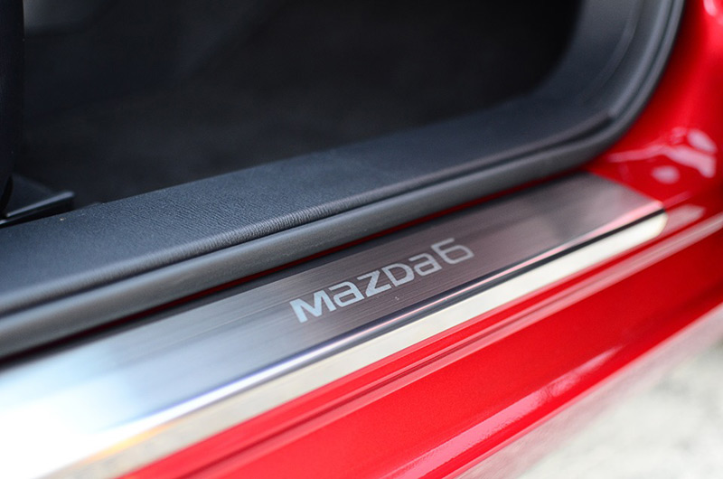 Накладки на пороги Mazda 6 '2012-> (исполнение Premium) NataNiko