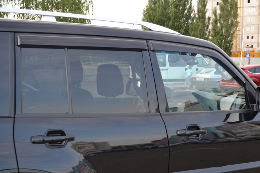 Дефлекторы окон Mitsubishi Pajero '1999-2006 (5 дверей) Cobra Tuning