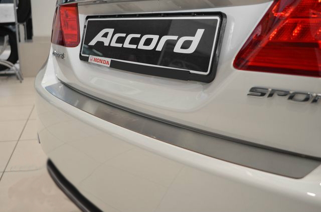 Накладка на бампер Honda Accord '2013-2020 (прямая, исполнение Premium) NataNiko