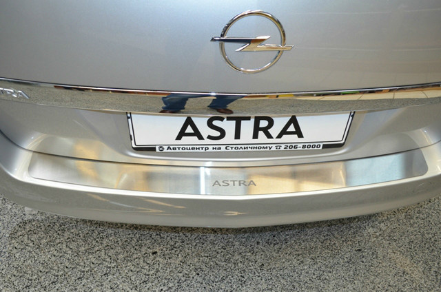 Накладка на бампер Opel Astra (H) '2004-2012 (прямая, универсал,  исполнение Premium) NataNiko