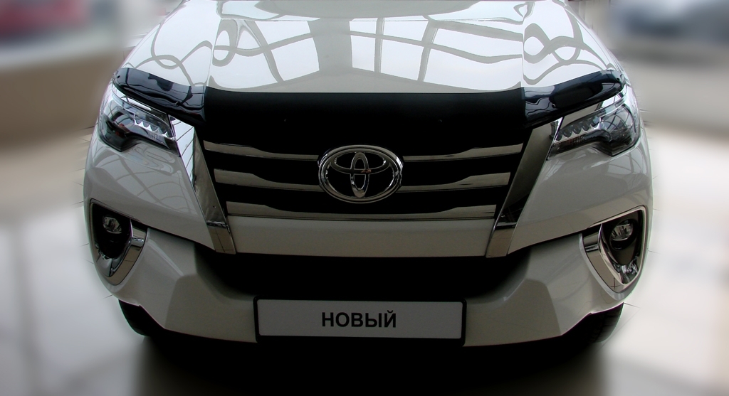 Дефлектор капота Toyota Fortuner '2015-> (без логотипа) Sim