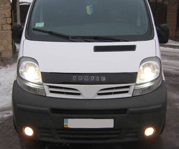 Дефлектор капота Renault Trafic '2001-2014 (с логотипом, короткий) Vip Tuning
