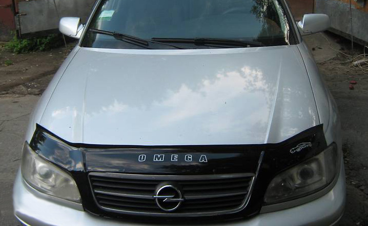 Дефлектор капота Opel Omega (B) '1999-2003 (с логотипом) Vip Tuning