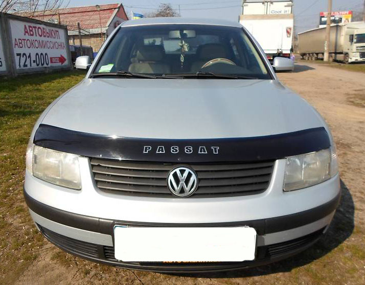 Дефлектор капота Volkswagen Passat (B5) '1996-2000 (с логотипом) Vip Tuning
