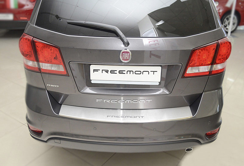Накладка на бампер Fiat Freemont '2011-> (с загибом, исполнение Premium) NataNiko