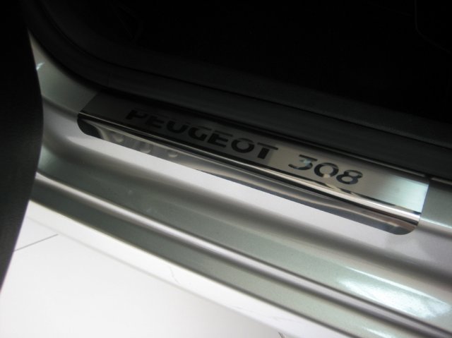Накладки на пороги Peugeot 308 '2007-2013 (5 дверей, исполнение Premium) NataNiko