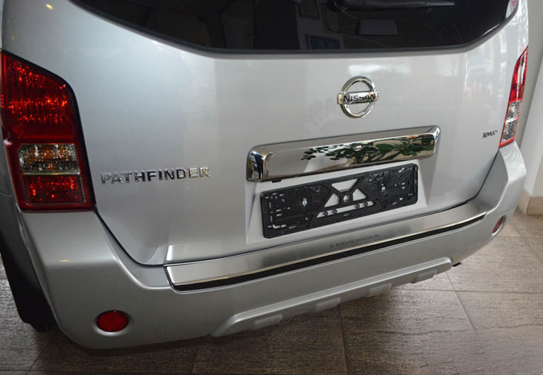 Накладка на бампер Nissan Pathfinder '2005-2014 (с загибом, исполнение Premium) NataNiko