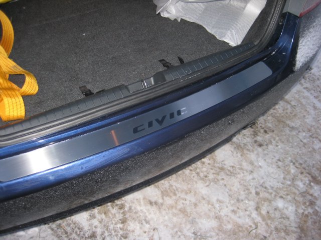 Накладка на бампер Honda Civic '2006-2011 (прямая, седан, исполнение Premium) NataNiko