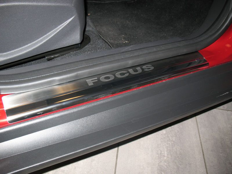 Накладки на пороги Ford Focus '2010-2019 (исполнение Premium) NataNiko