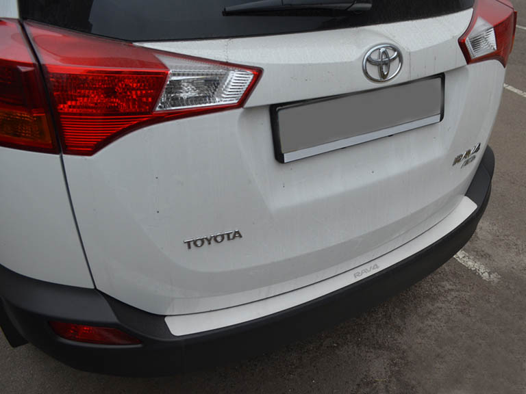 Накладка на бампер Toyota RAV4 '2013-2015 (прямая, исполнение Premium) NataNiko