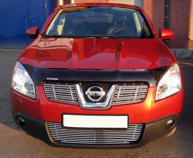 Дефлектор капота Nissan Qashqai+2 '2008-2009 (с логотипом) Sim