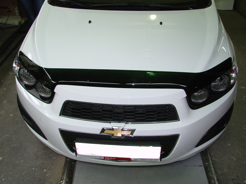 Дефлектор капота Chevrolet Aveo '2011-> (без логотипа) Sim