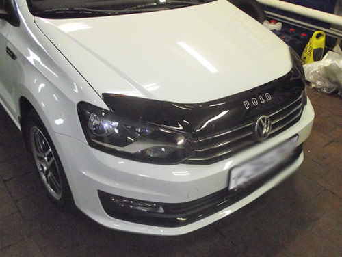 Дефлектор капота Volkswagen Polo Sedan '2015-2020 (с логотипом) Vip Tuning