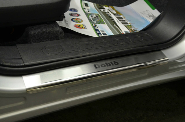 Накладки на пороги Fiat Doblo '2010-> (исполнение Premium) NataNiko