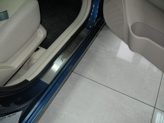 Накладки на пороги Hyundai Accent '2006-2010 (3 двери, исполнение Premium) NataNiko